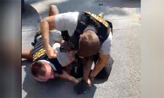 ادامه رفتار خشن پلیس آمریکا با سیاه پوستان این کشور+عکس