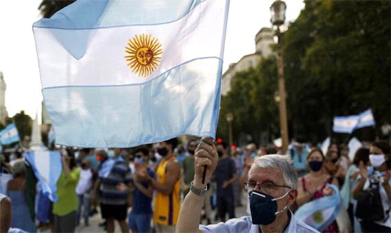 اعتراض گسترده آرژانتینی ها به «تبعیض» در توزیع واکسن کرونا