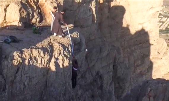 عملیات نجات توسط یک روحانی در کوه با عمامه