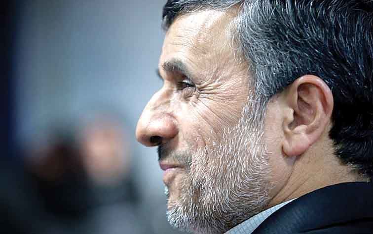 ادعای مشاور سابق درباره سوء استفاده های مالی احمدی نژاد