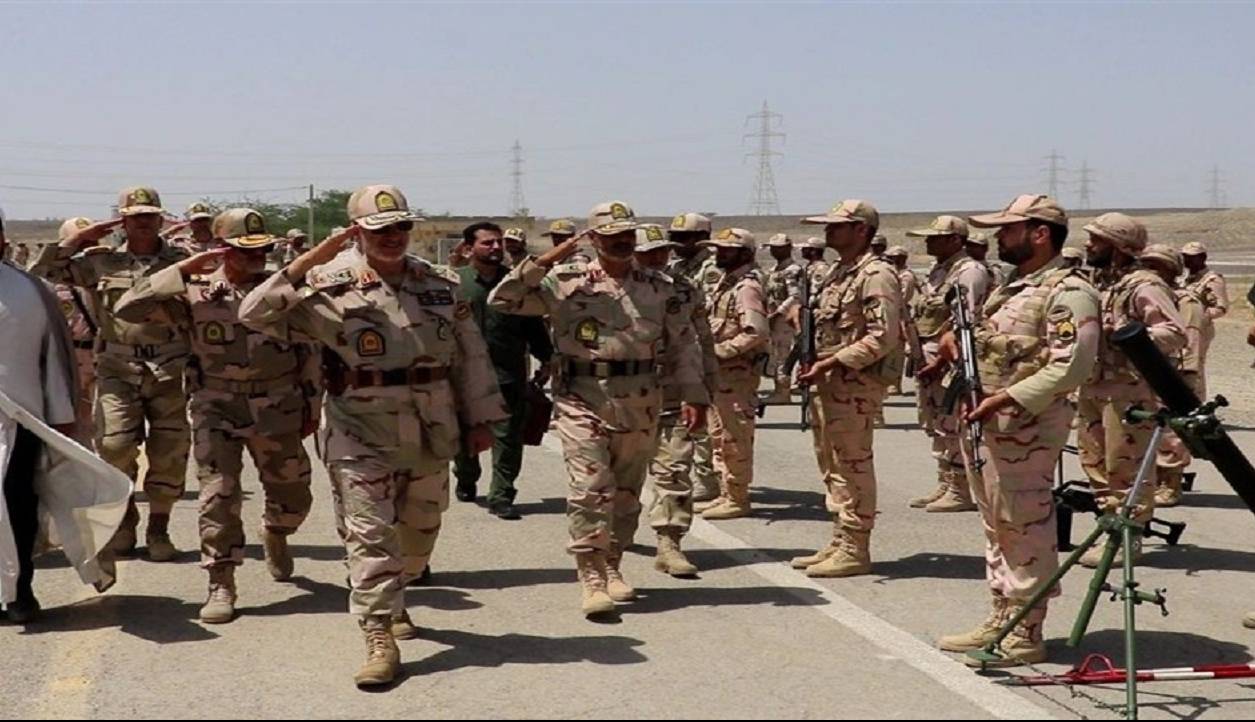 فرمانده مرزبانی: دست‌های پنهان قاچاق را قطع می‌کنیم