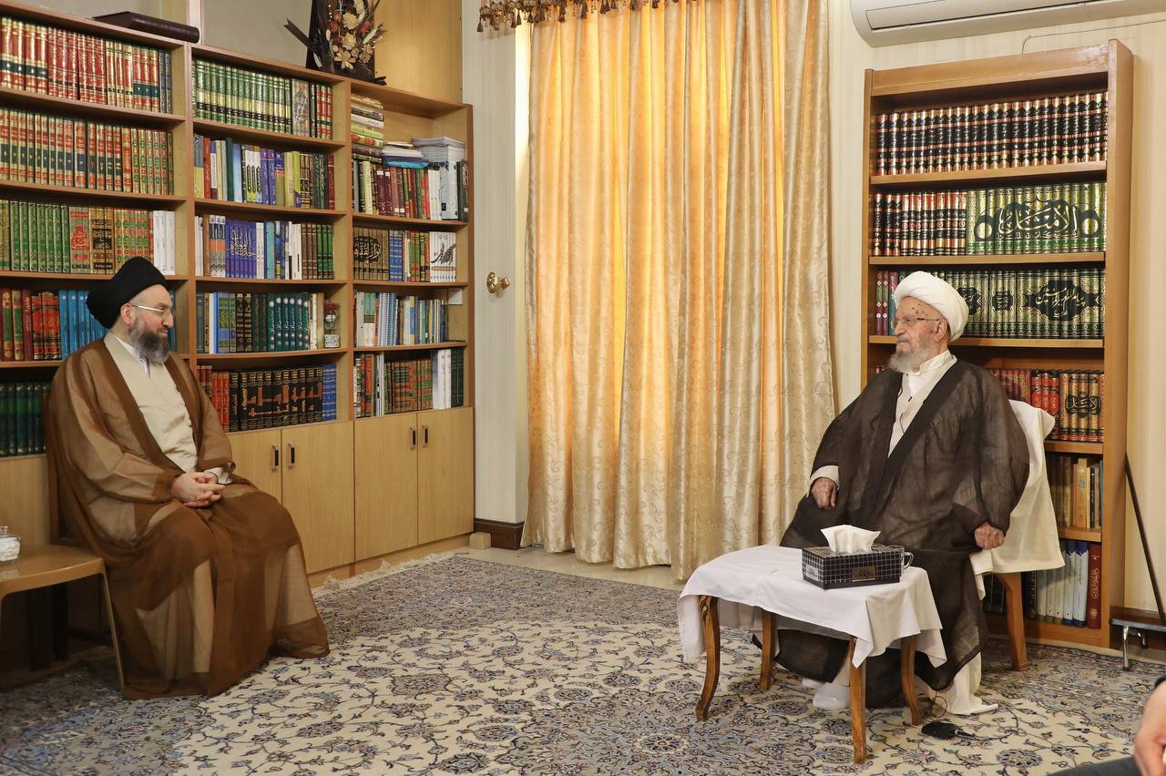دیدار و گفت‌وگوی سیدعمار حکیم با آیت‌الله العظمی مکارم شیرازی