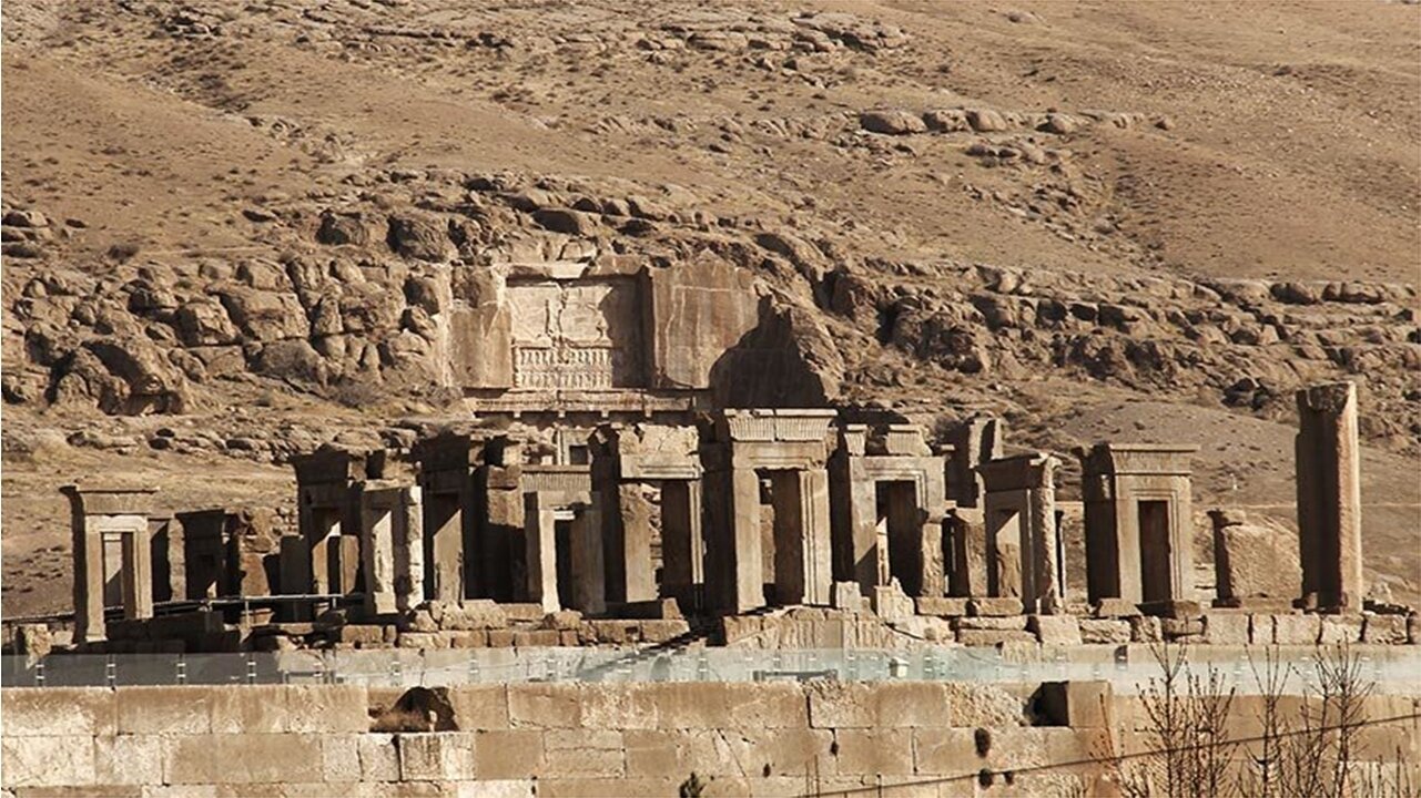 فرونشست هنوز به تخت جمشید نرسیده است