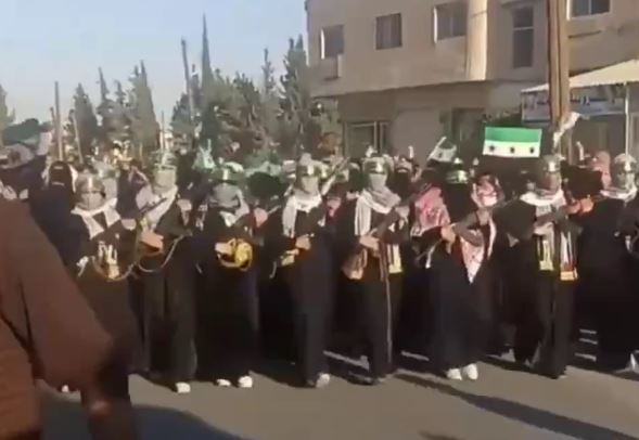 رژه مسلحانه زنان سوری در حمایت از غزه