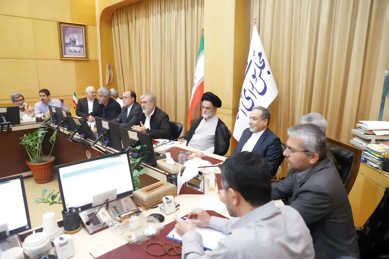 تندر‌وها علیه توافق