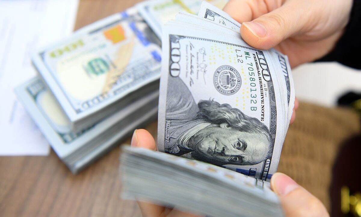 روز سبز طلا و سکه؛ دلار به کانال ۹۹ هزارتومان بازگشت