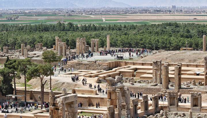 بررسی باستان شناسی محدوده نزدیک به تخت جمشید