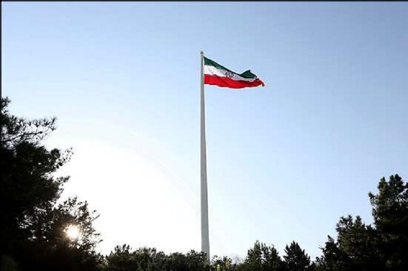 سرمقاله فرهیختگان/ از اهتزاز این پرچم لذت ببرید