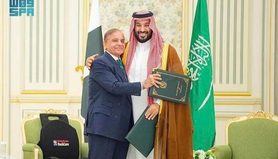 فرحان عراقچی را در جریان توافق دفاعی با پاکستان قرار داد