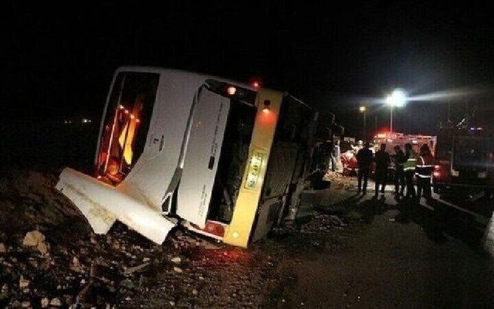 تصادف تریلی و اتوبوس حادثه آفرید