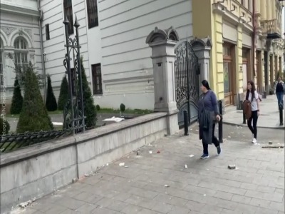 کاخ ریاست‌جمهوری گرجستان پس از آشوب شبانه در پایتخت