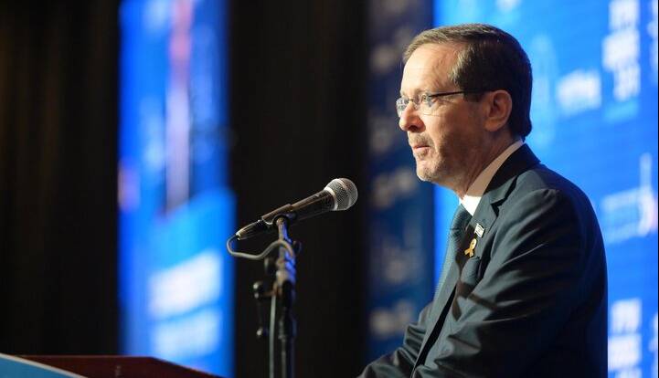 رئیس رژیم صهیونیستی: باز هم لبه پرتگاه قرار داریم