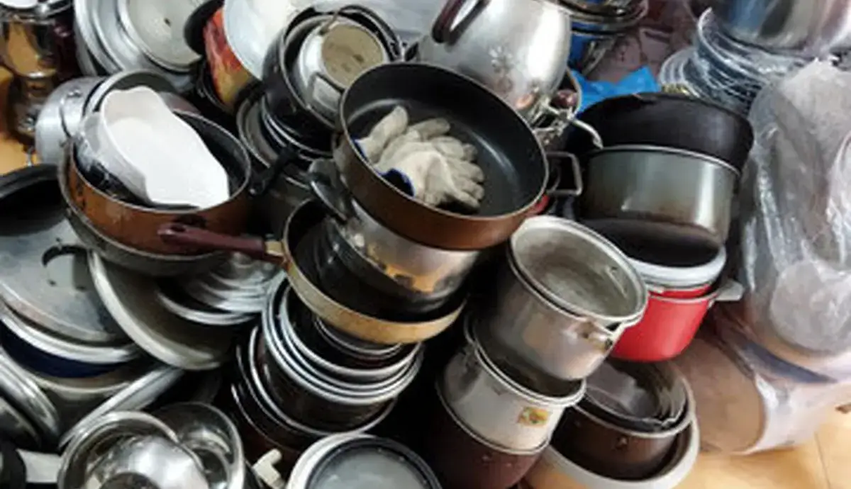 هشدار سازمان غذا و دارو درباره بازسازی غیرمجاز ظروف نچسب