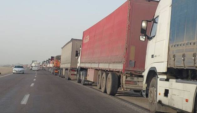 معطلی کامیون‌های ایران پشت مرزها؛ مشکل صادرات چیست؟