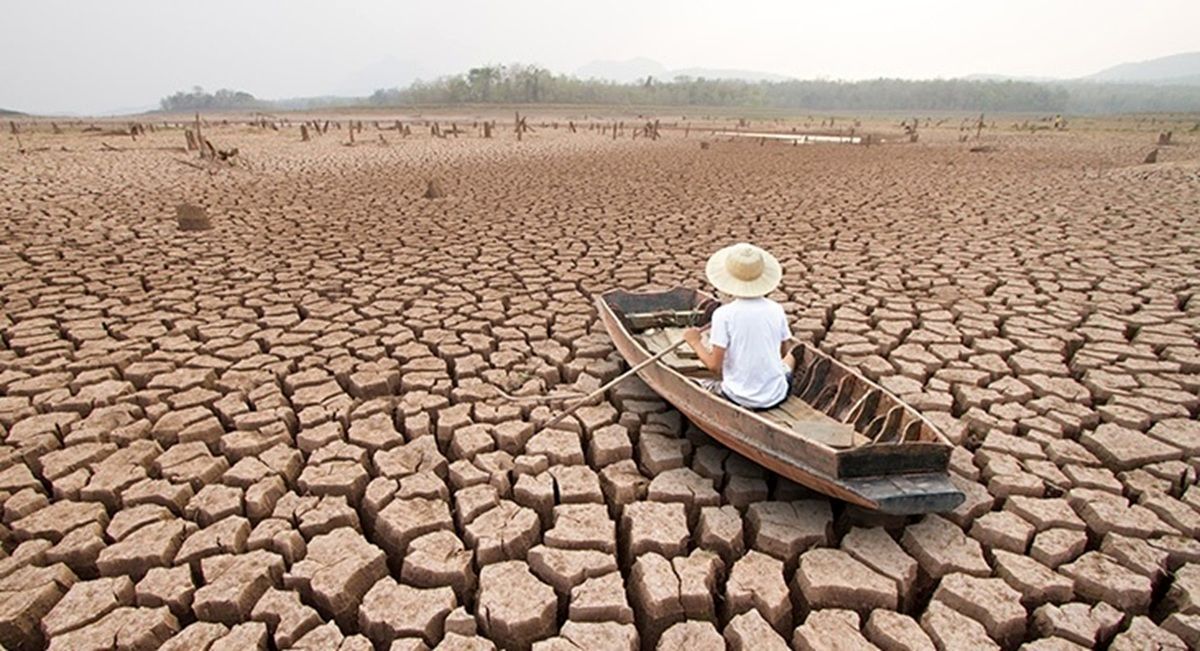 برای ورود به دوره ترسالی، مسئولان از قدرت کناره گیری کنند!