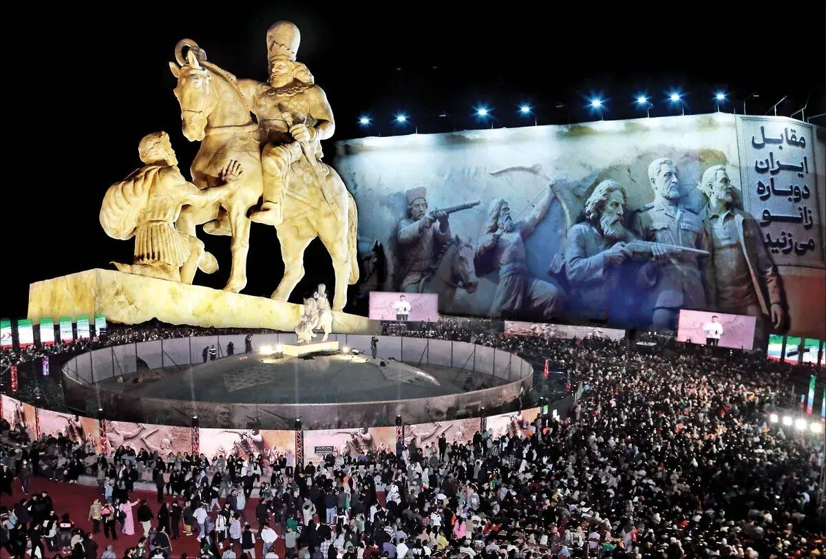 حالا که «ملی‌گرایی» جماعتی گُل کرده، چرا مجسمه‌ای از منشور کورش کبیر را نمایش نمی دهند؟/ قرار است افتخارات اصیل تاریخ ایران باستان زنده شود، یا باز عده‌ای همه چیز را بازیچۀ حرکت‌های تبلیغی و نمایشی قرار دهند؟/ تاریخ را ملعبه نکنید!