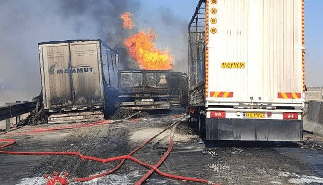 انفجار تانکر سوخت درپی تصادف ۴ خودروی سنگین؛ یک نفر کشته شد