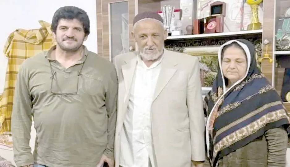 رسول خادم؛ پهلوانی در زمانه ضد پهلوان‌ها