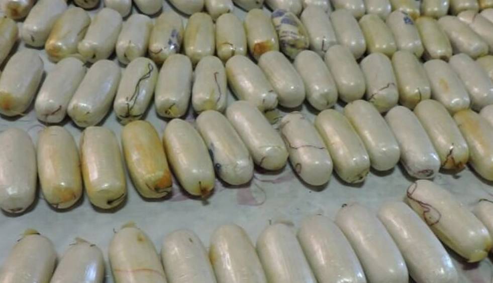 کشف ۱۸۶ بسته هروئین از معدهٔ ۳ متهم