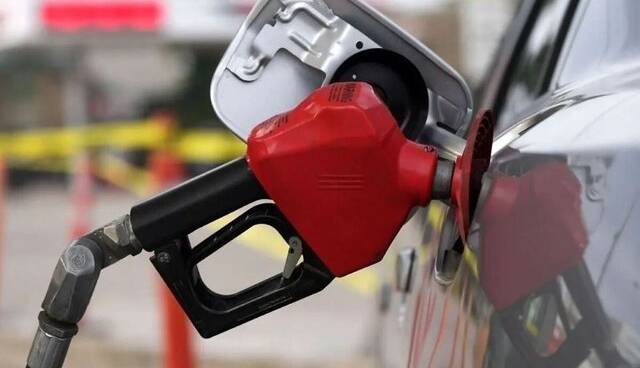 پاسخ به ابهامات درباره اجرایی شدن نرخ سوم بنزین؛ خودرویی بدون کارت سوخت نخواهد بود