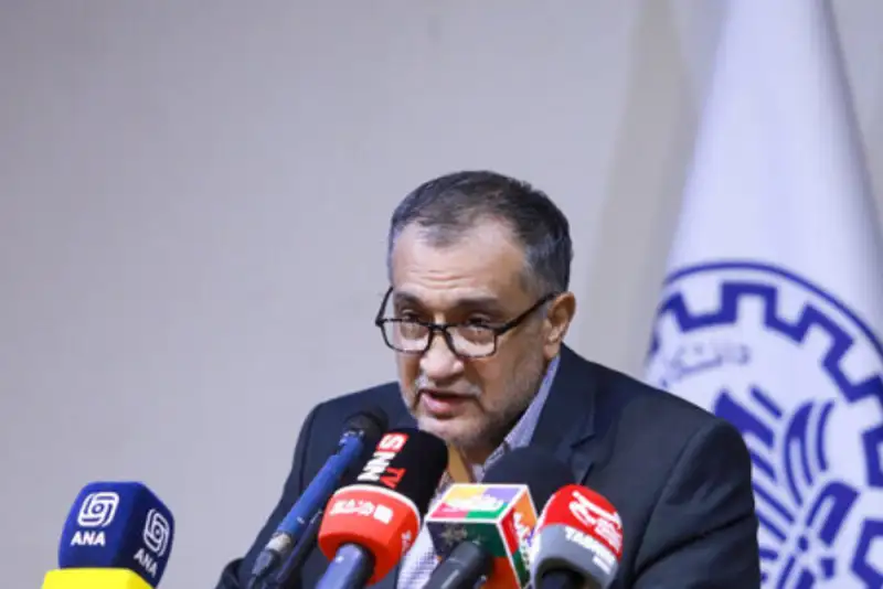 رئیس دانشگاه شریف: معاون دانشجویی مسئول نخود و لوبیا شده است