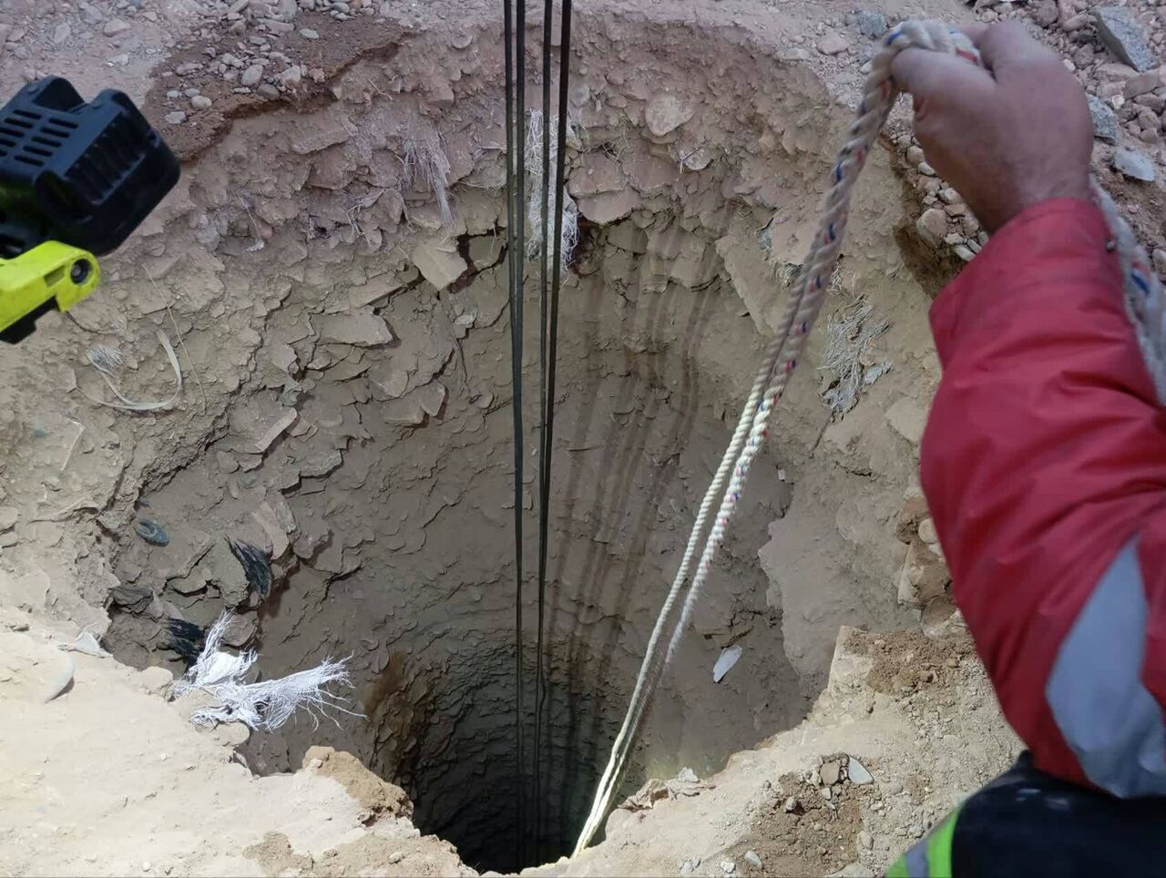 سقوط مرگبار مرد ۵۳ ساله‌ در چاه ۱۳۰ متری