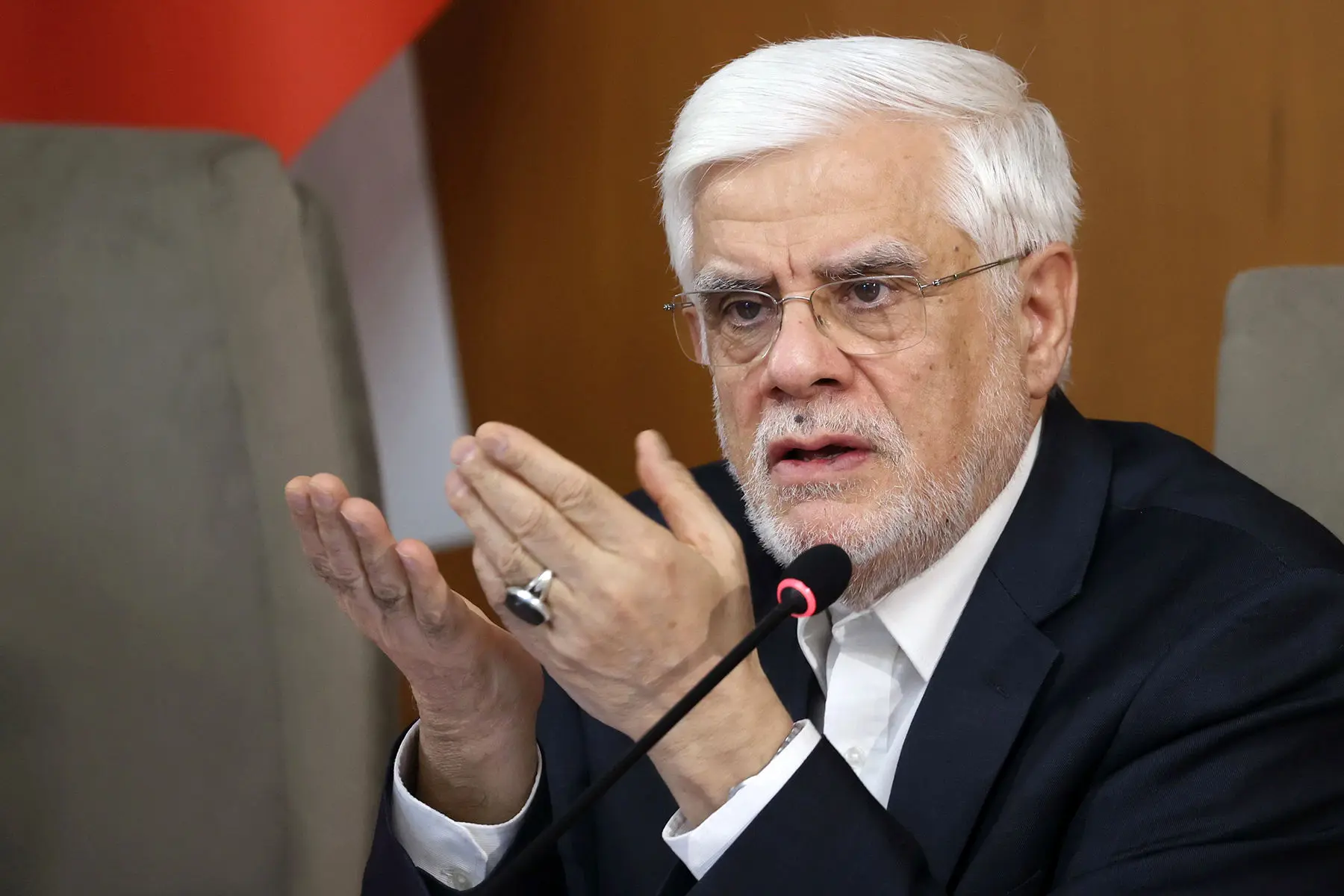 واکنش عارف به انتقادات اصلاح‌ طلبان: متوجه نیستند دولت در چه شرایط حساسی در حال حرکت است