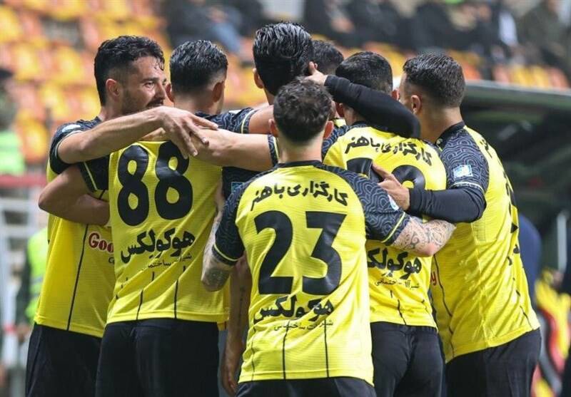 سپاهان با شکست فولاد به صدر برگشت +فیلم و جدول