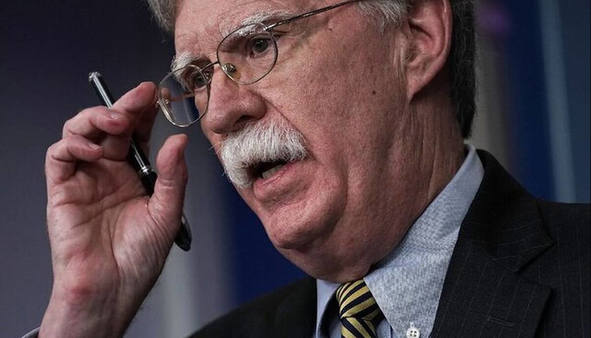 بولتون: پوتین، ترامپ را فریب می‌دهد!