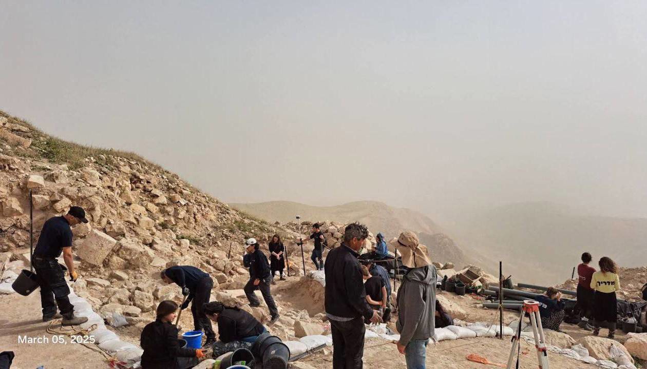 سرقت آثار باستانی کرانه باختری توسط شهرک نشینان صهیونیست