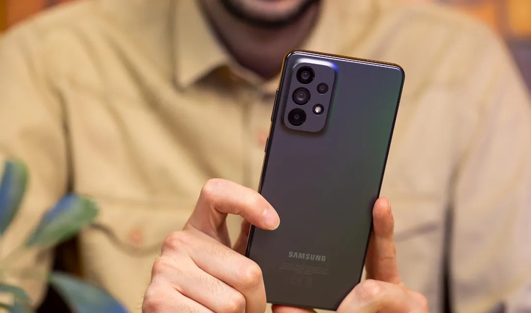 آپدیت One UI ۸ برای یکی از گوشی‌های سامسونگ دردسرساز شد