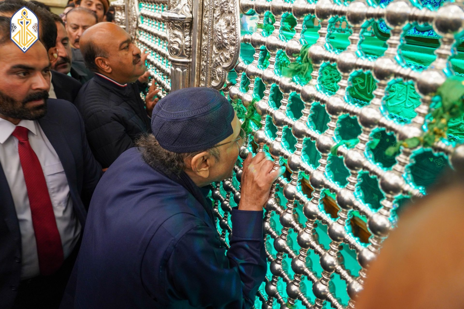 زیارت رئیس‌جمهور پاکستان از حرم مطهر امامین کاظمین