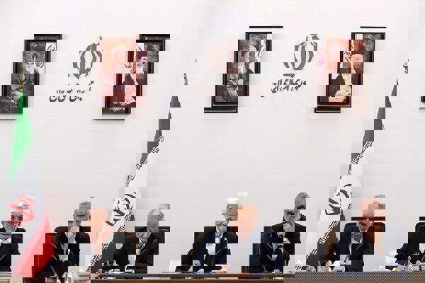 عارف: نظام در مقابله با بانک آینده اقتدار خود را در برخورد با متخلف نشان داد