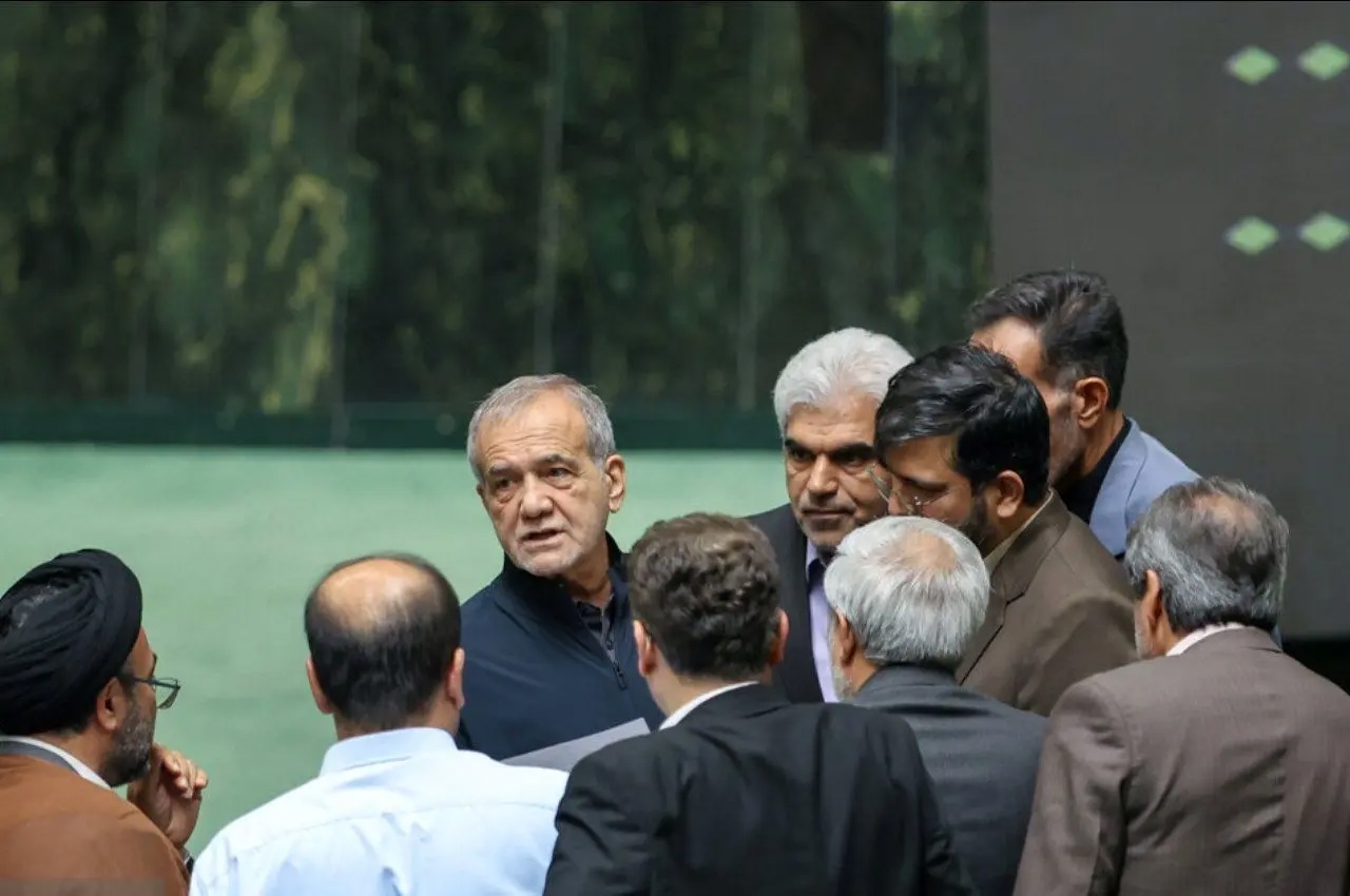 زنگ ترمیم کابینه به صدا درآمد / ۴ کرسی لرزان دولت / پزشکیان قربانی دفاع از وزرایش خواهد شد؟