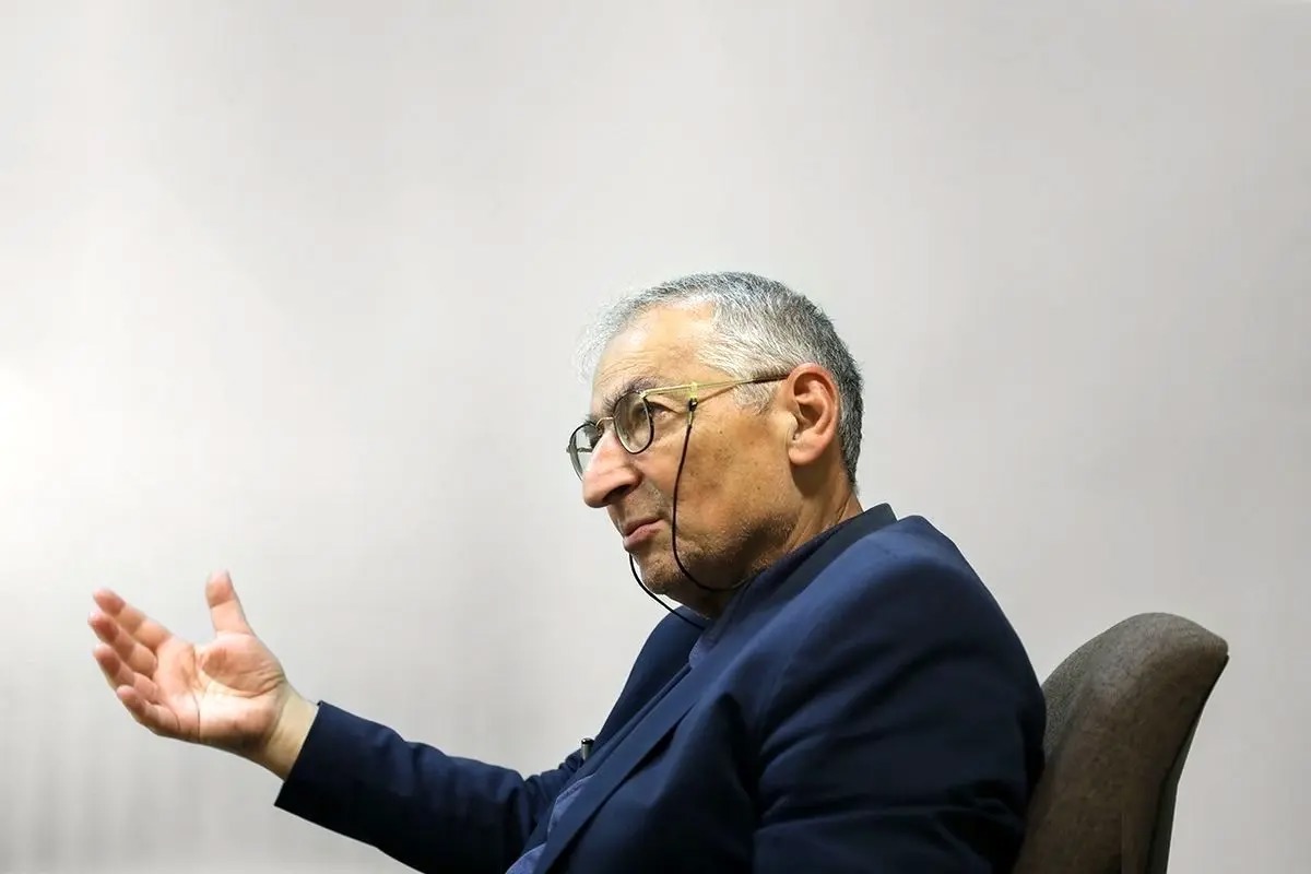 زیباکلام: در ایران شاهراه‌های ثروتمند شدن از نزدیکی به قدرت و رانت می گذرد نه نوآوری/ باید میان «ثروت مشروع» و «ثروت رانتی» تمایز قائل شد/ در کشورمان با پدیده ثروت‌های میلیارد‌دلاری مواجه هستیم، بی‌آنکه بتوان آنها را به بخش خصوصی واقعی نسبت داد