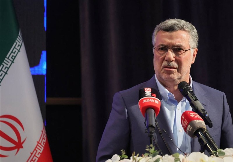 وزیر بهداشت: ارز ترجیحی دارو فعلاً حذف نمی‌شود