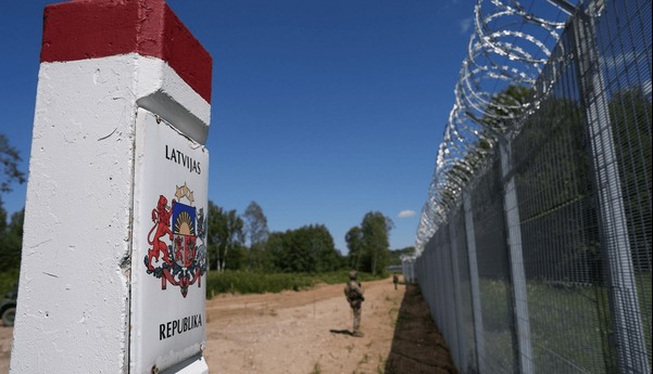 دیوارکشی لتونی در مرز با روسیه