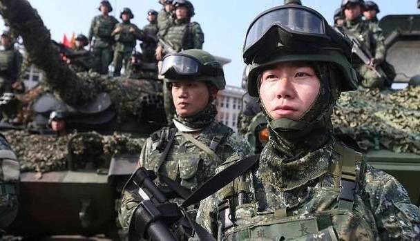 دومین روز مانور نظامی ارتش چین