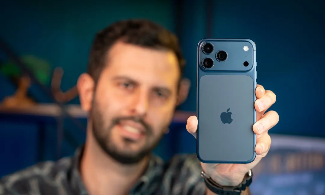 اسپیکر آیفون ۱۷ پرو مکس یک مشکل عجیب دارد