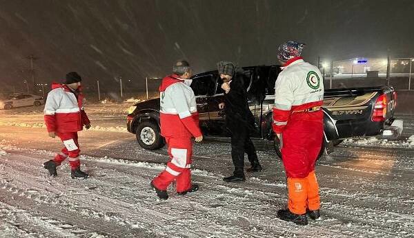 فوت ۱۰ نفر در برف و کولاک؛ امدادرسانی به ۲۵ هزار نفر توسط هلال احمر