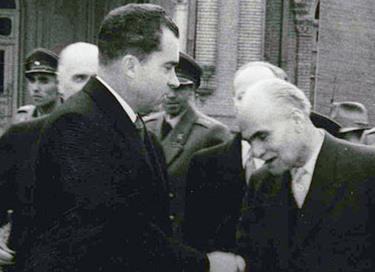 سرمقاله خراسان/ بازگشت به استعمار پیر؛ بازگشت به تقی‌زاده