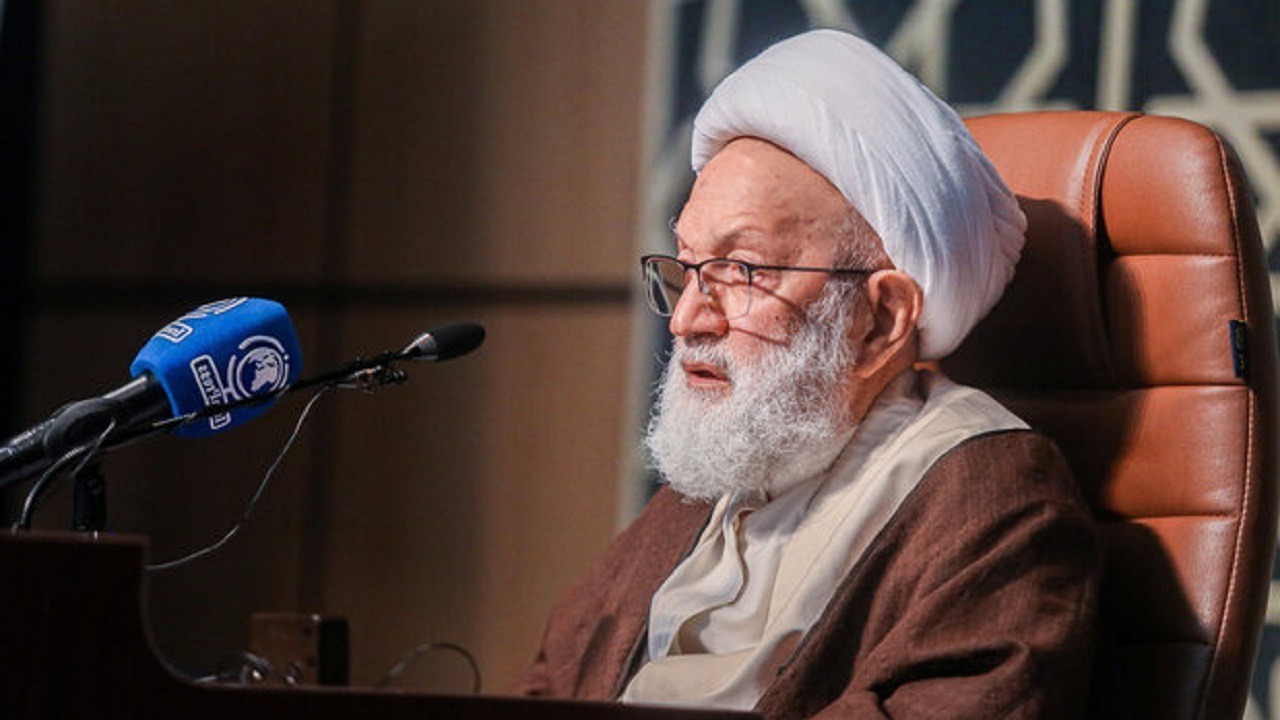 شیخ عیسی قاسم: میلیون‌ها نفر جان خود را فدای آیت‌الله خامنه‌ای می‌کنند