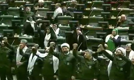 حمایت مجلسی‌ها از سپاه؛ نمایندگان سبزپوش شدند