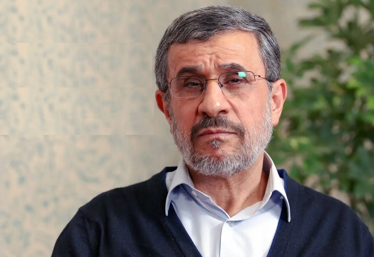 آشنا: احمدی‌نژاد دیدار خود با جفری اپستین را تکذیب کند!