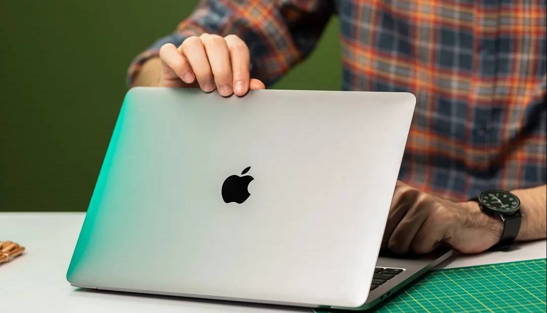 مک‌بوک‌ پروهای ۲۰۲۶ اپل احتمالا با macOS ۲۶.۳ عرضه می‌شوند