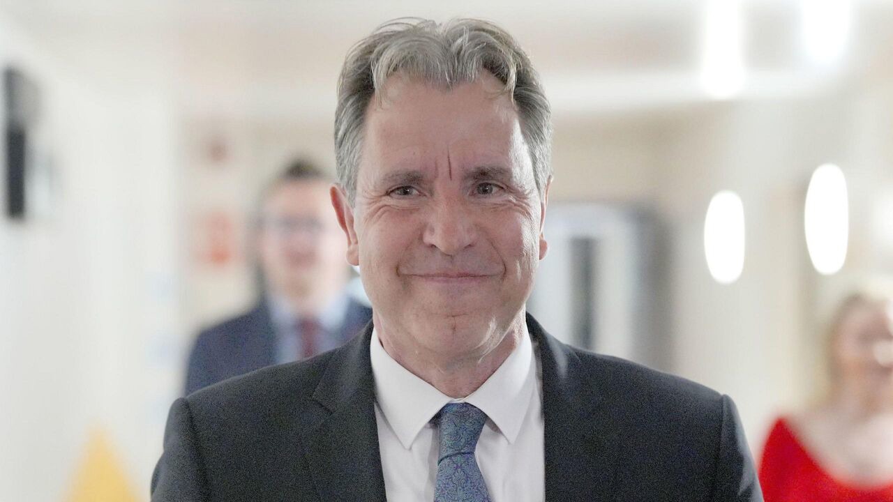 اتهام‌های جنسی، قانون‌گذار انگلیسی را روانه بازداشتگاه کرد