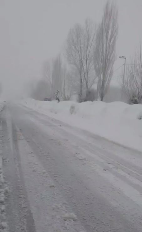 بارش شدید برف به همراه رعد و برق در کوهرنگ چهارمحال و بختیاری