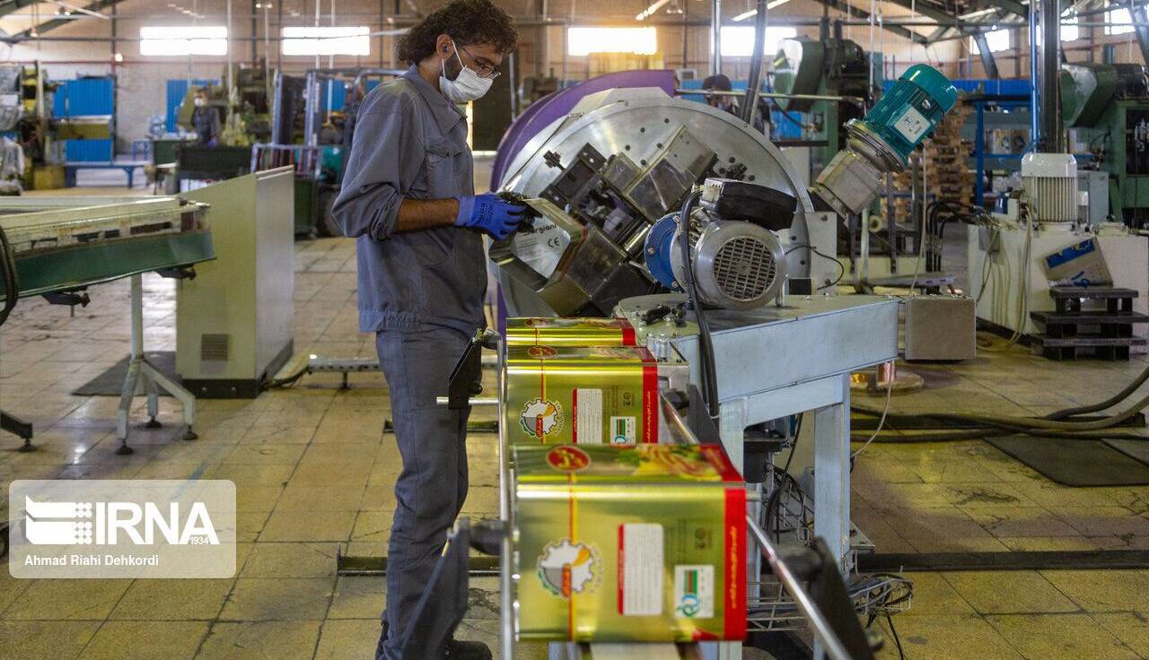 فعال حوزه کارگری: افزایش دستمزد باید چندمرحله‌ای باشد