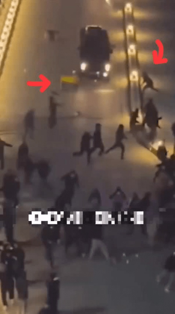 فارس نوشت: ماجرای زیرگرفتن آشوبگران توسط خودروی پلیس در اردبیل