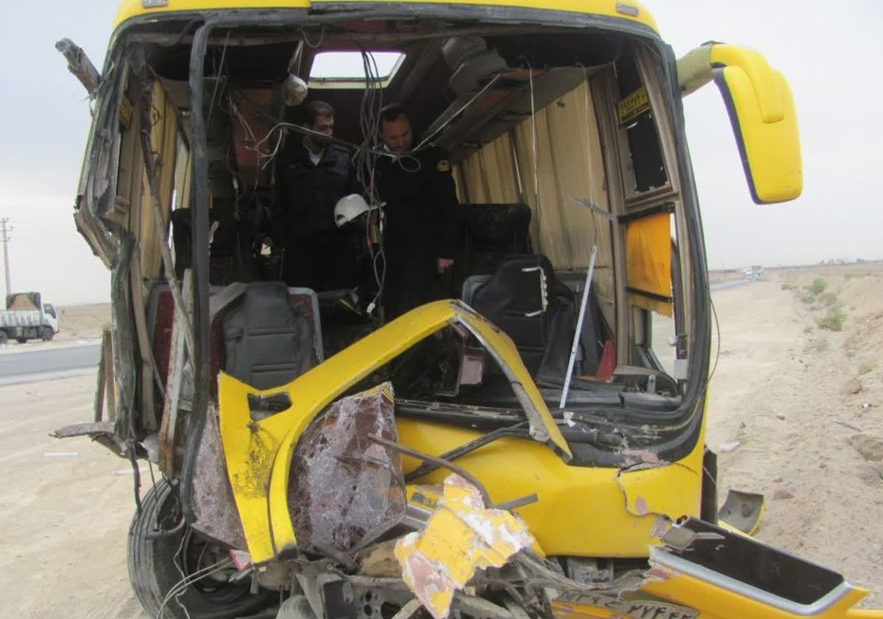 تصادف رخ‌به‌رخ اتوبوس و تیبا، سه فوتی برجای گذاشت